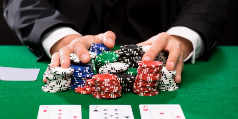 Caribbean Stud có gì khác biệt so với Texas Hold'em?