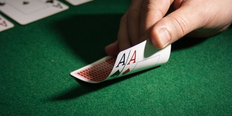 Chiến thuật Poker cho người mới và cao thủ phân tích khoảng bài đối thủ